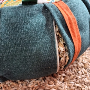 cojín medialuna meditación