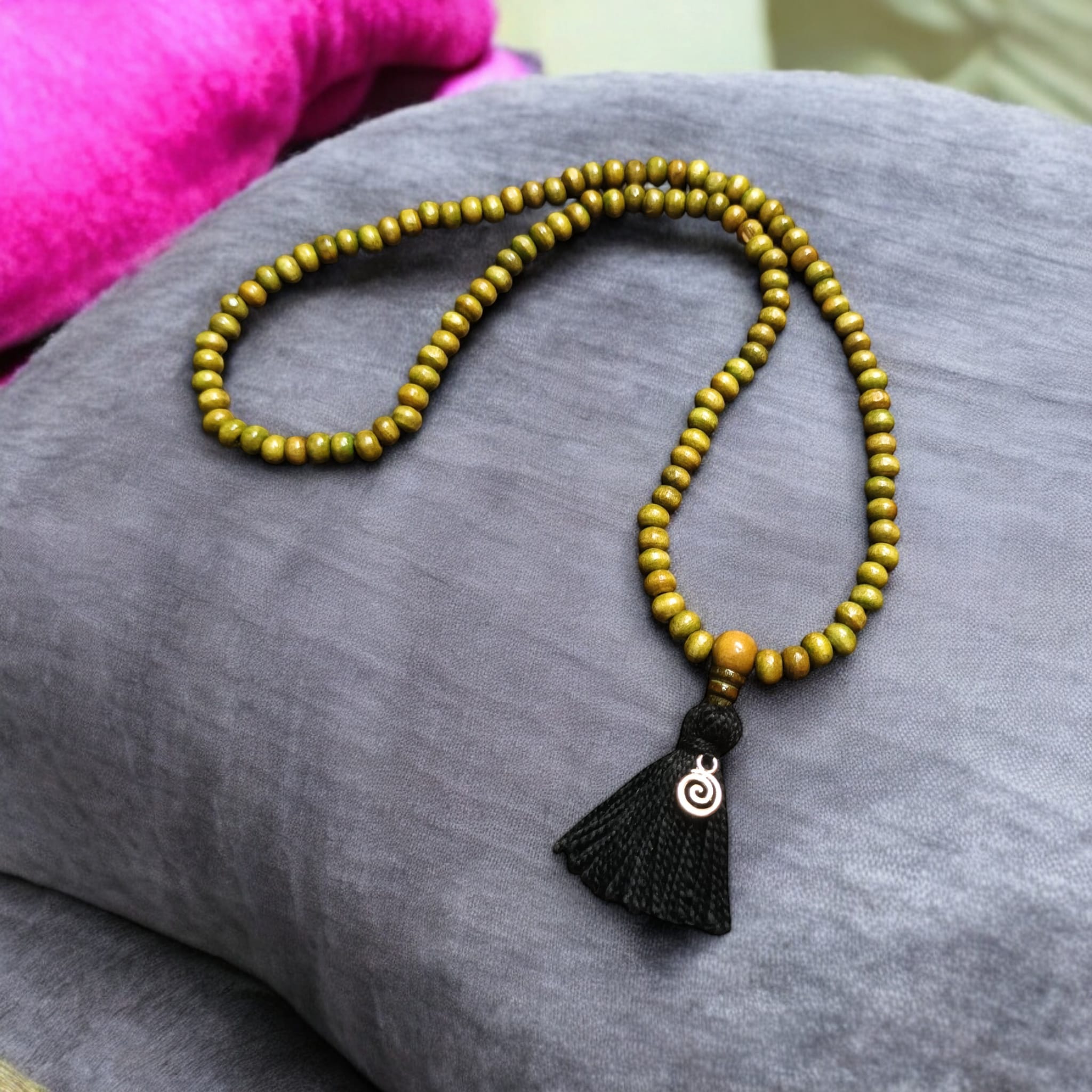 collar meditación verde