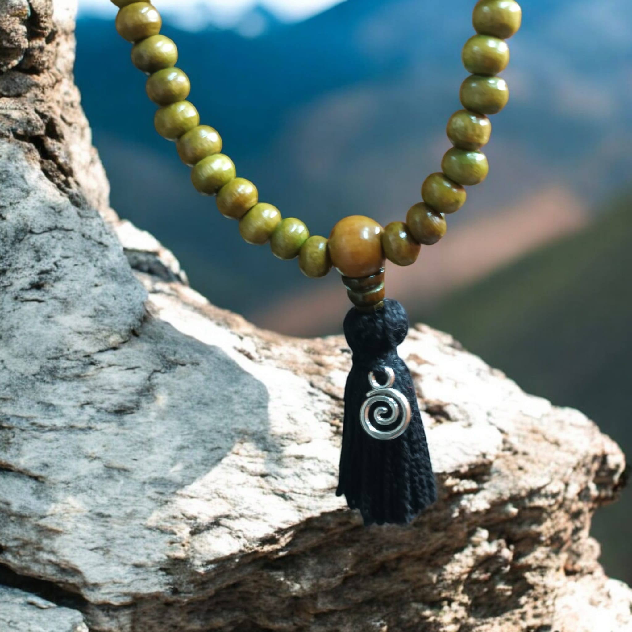 collar meditación verde